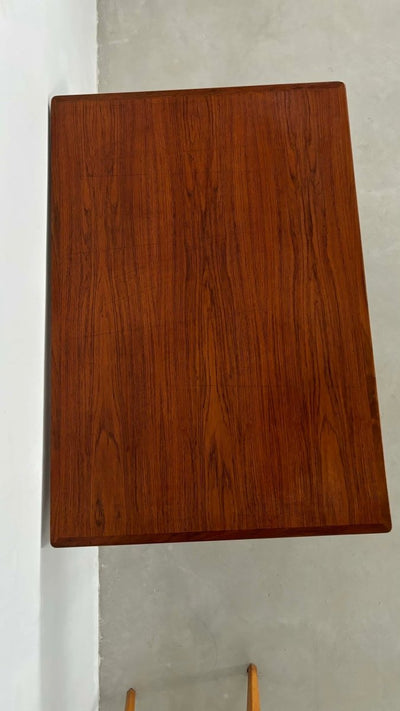 
                  
                    Eettafel uitschuifbaar teak rand - LOUI.STORE
                  
                