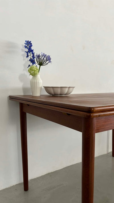 
                  
                    Eettafel uitschuifbaar teak rand - LOUI.STORE
                  
                