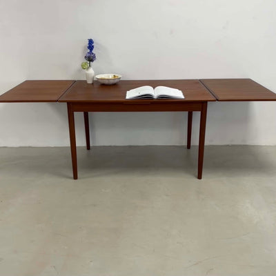 
                  
                    Eettafel uitschuifbaar teak rand - LOUI.STORE
                  
                