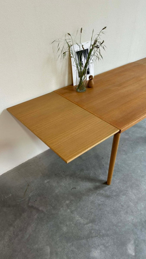 
                  
                    Eiken eettafel uitschuifbaar - LOUI.STORE
                  
                