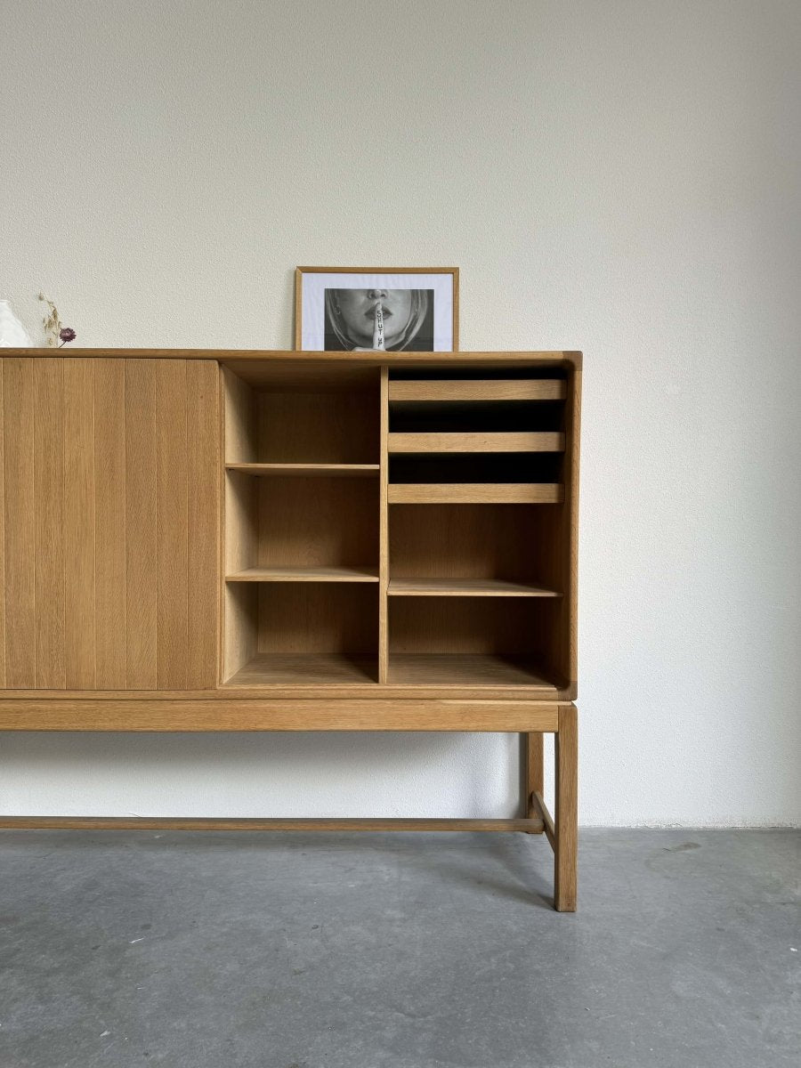 
                  
                    Eiken highboard Kurt Østervig - LOUI.STORE
                  
                