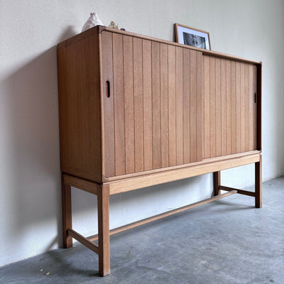 Eiken highboard Kurt Østervig - LOUI.STORE