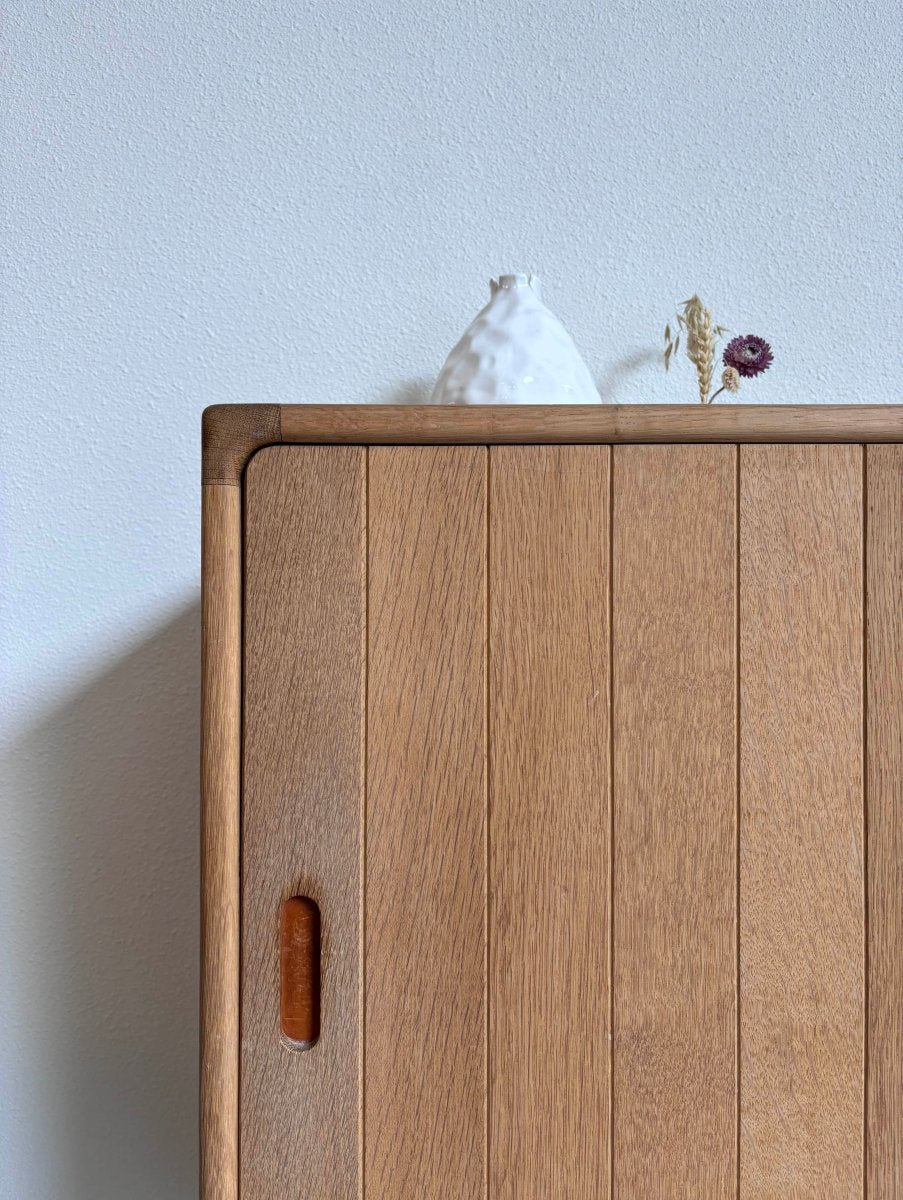 
                  
                    Eiken highboard Kurt Østervig - LOUI.STORE
                  
                