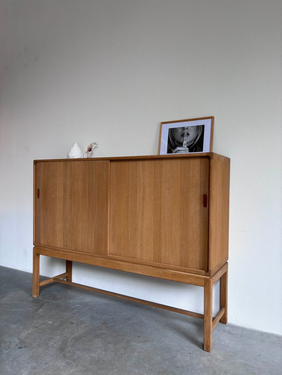 
                  
                    Eiken highboard Kurt Østervig - LOUI.STORE
                  
                