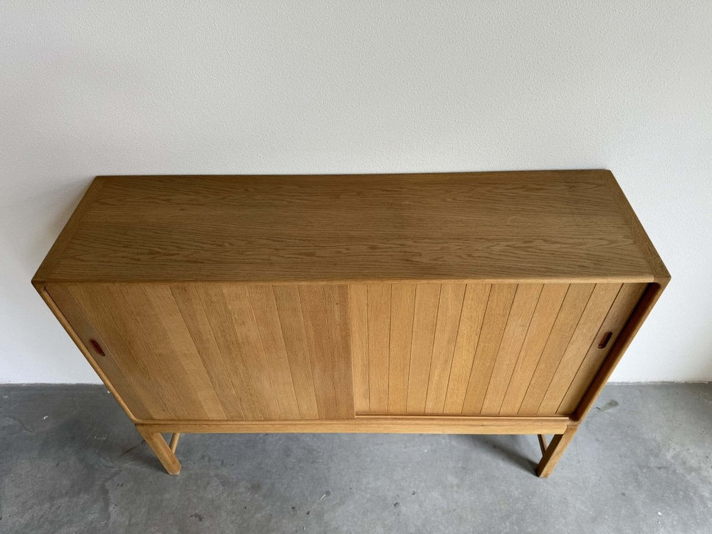 
                  
                    Eiken highboard Kurt Østervig - LOUI.STORE
                  
                