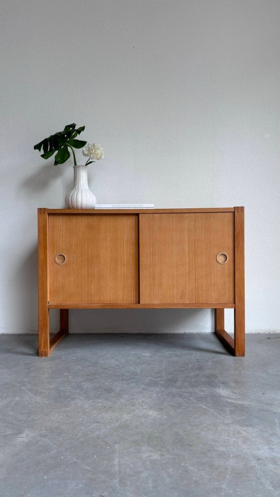 
                  
                    Eiken sideboard staand frame - LOUI.STORE
                  
                