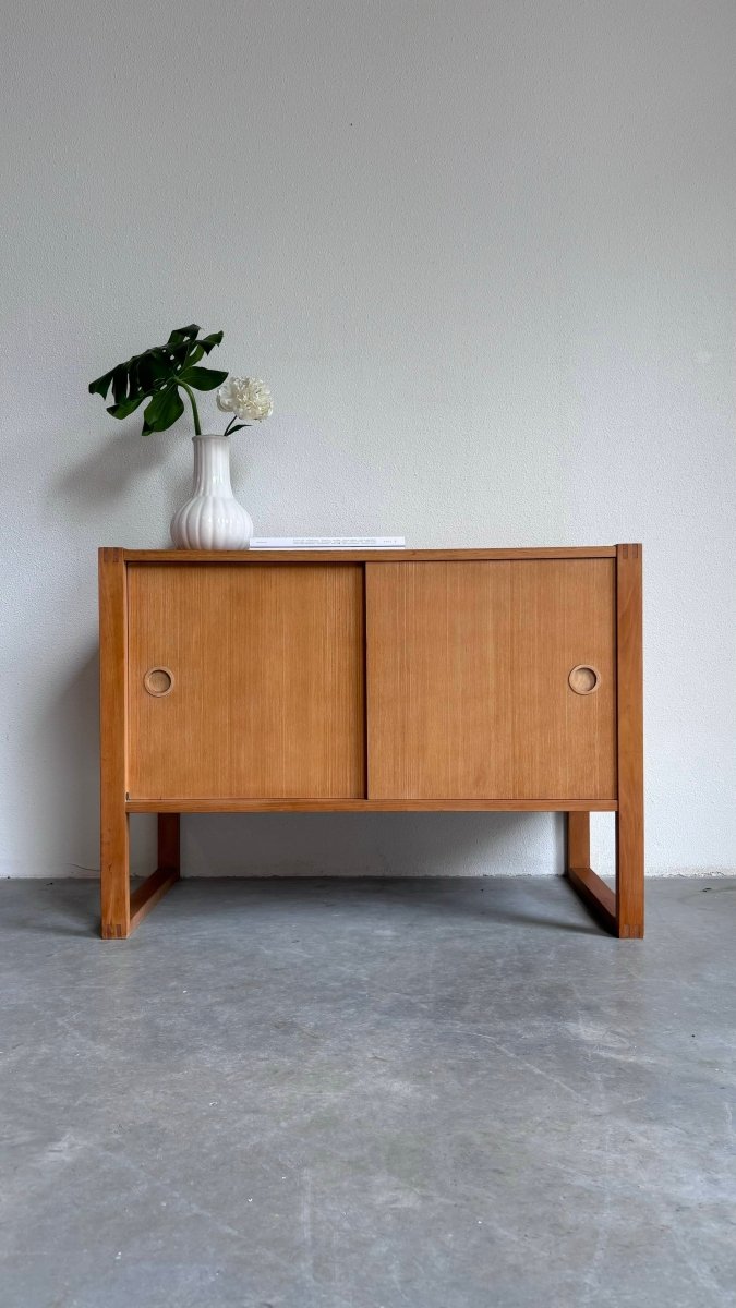 
                  
                    Eiken sideboard staand frame - LOUI.STORE
                  
                