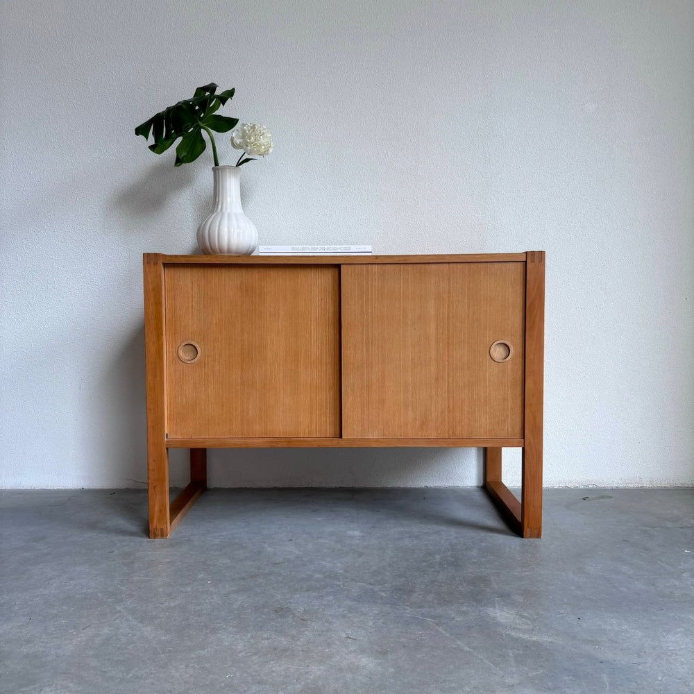 
                  
                    Eiken sideboard staand frame - LOUI.STORE
                  
                