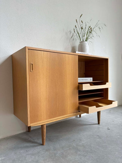 
                  
                    Eiken sideboard verborgen lades - LOUI.STORE
                  
                