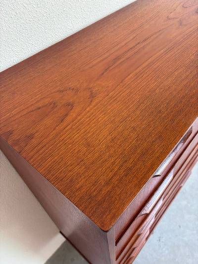 
                  
                    Grote ladekast 6* in teak - LOUI.STORE
                  
                