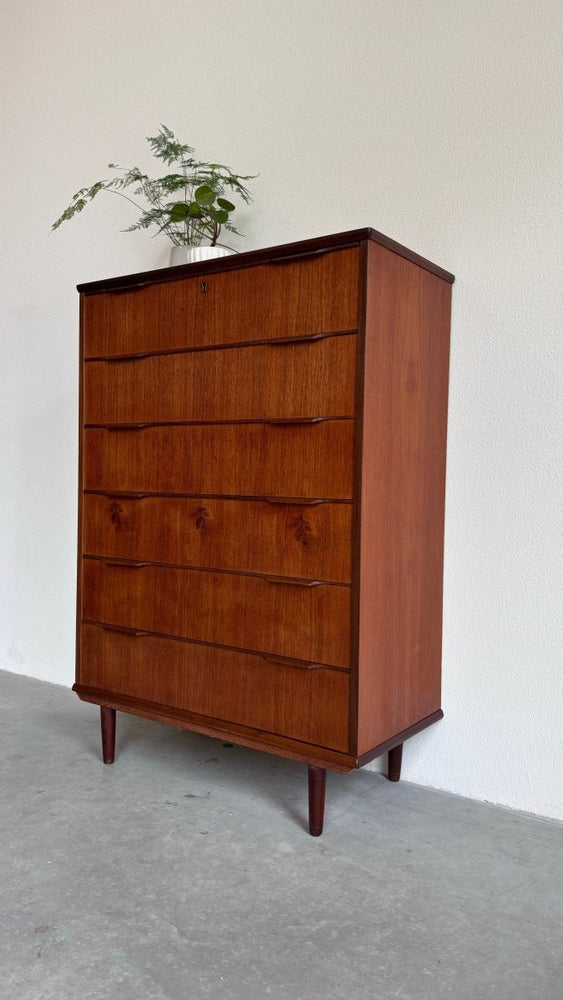 
                  
                    Grote ladekast 6* in teak - LOUI.STORE
                  
                