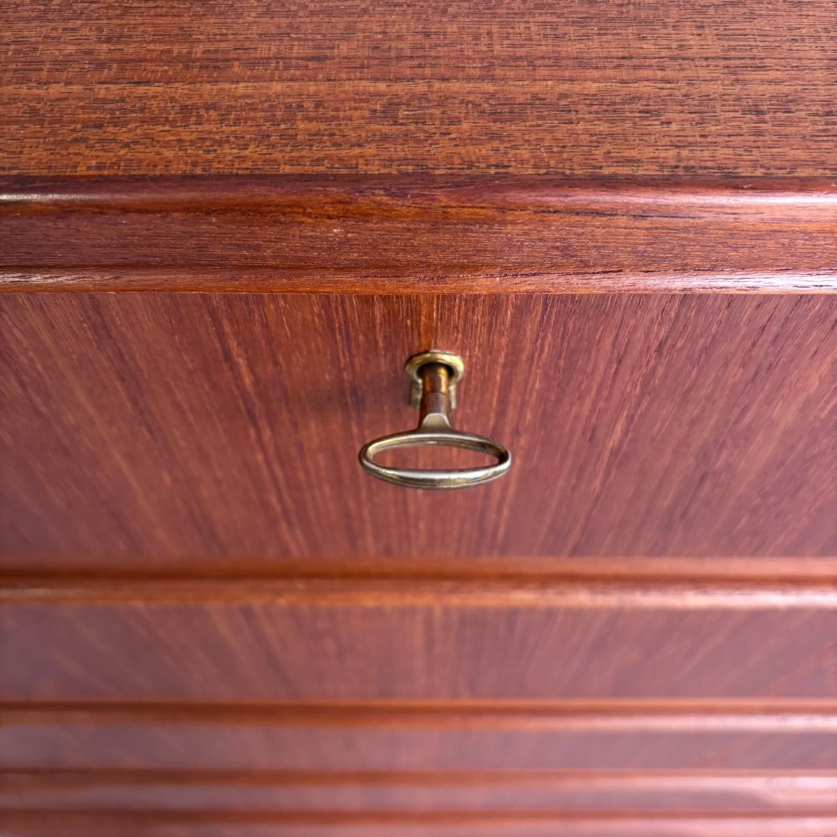 
                  
                    Grote vintage ladekast teak - LOUI.STORE
                  
                