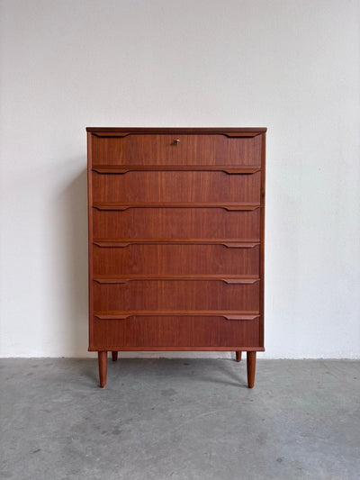 
                  
                    Grote vintage ladekast teak - LOUI.STORE
                  
                