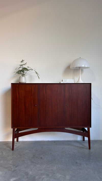 
                  
                    Highboard donker teak - LOUI.STORE
                  
                