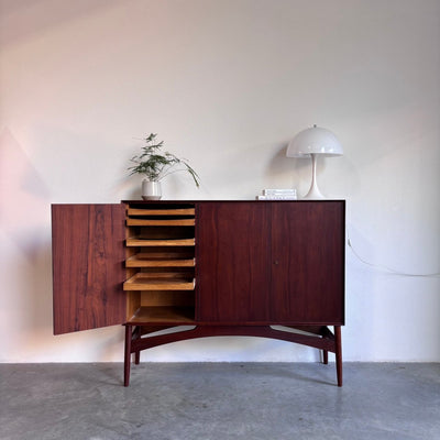 
                  
                    Highboard donker teak - LOUI.STORE
                  
                