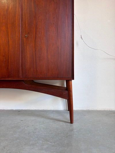 
                  
                    Highboard donker teak - LOUI.STORE
                  
                