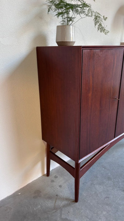 
                  
                    Highboard donker teak - LOUI.STORE
                  
                