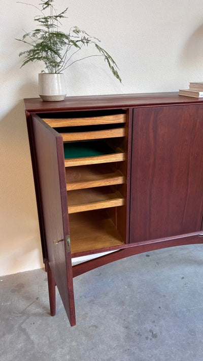 
                  
                    Highboard donker teak - LOUI.STORE
                  
                