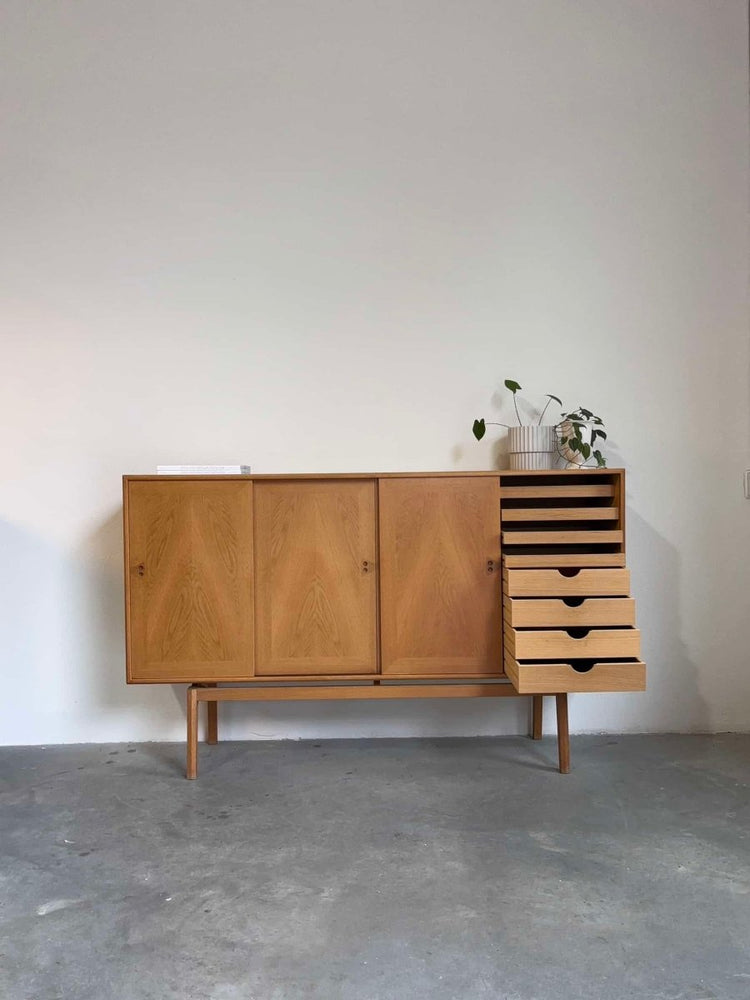 
                  
                    Highboard eiken Jensen & Rasnov - LOUI.STORE
                  
                