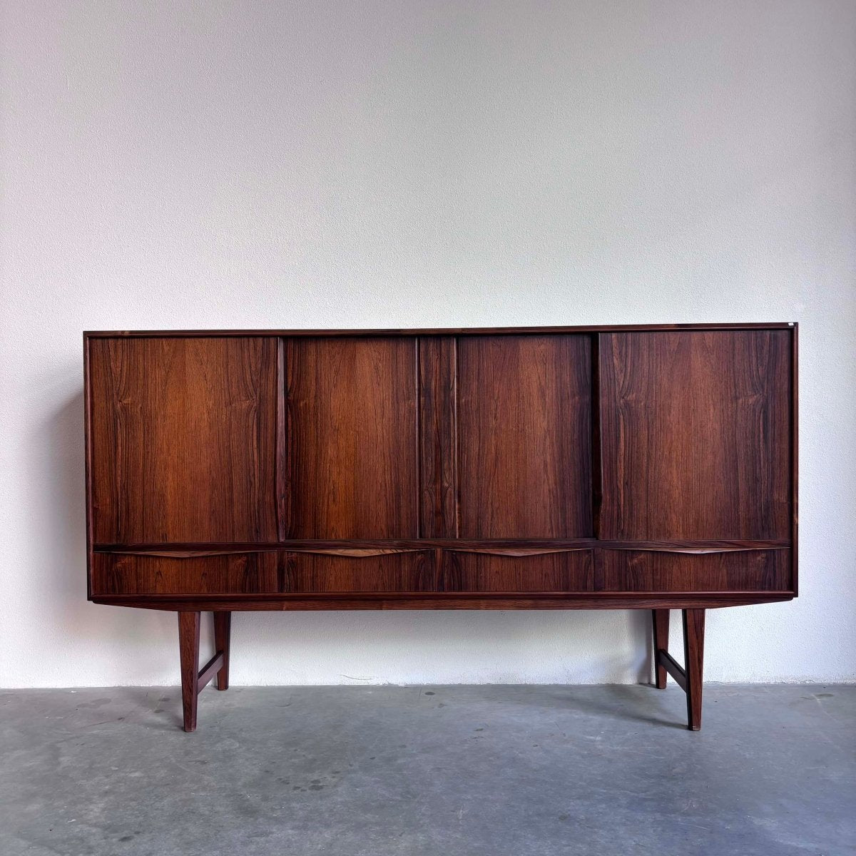 
                  
                    Highboard palissander E.W. Bach - LOUI.STORE
                  
                