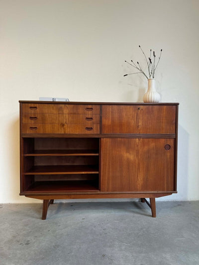 
                  
                    Highboard schuifdeuren en 3 lades teak - LOUI.STORE
                  
                