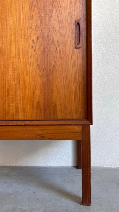 
                  
                    Highboard schuifdeuren teak - LOUI.STORE
                  
                