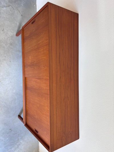 
                  
                    Highboard schuifdeuren teak - LOUI.STORE
                  
                