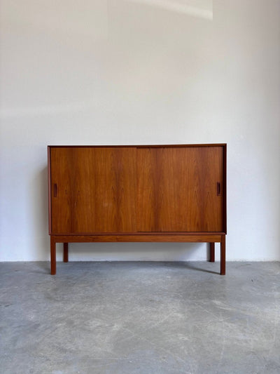 
                  
                    Highboard schuifdeuren teak - LOUI.STORE
                  
                