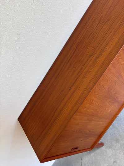 
                  
                    Highboard schuifdeuren teak - LOUI.STORE
                  
                