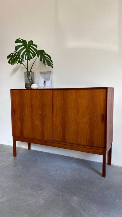 
                  
                    Highboard schuifdeuren teak - LOUI.STORE
                  
                