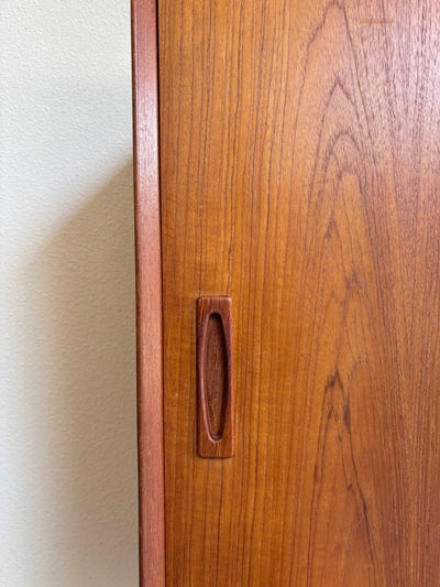 
                  
                    Highboard schuifdeuren teak - LOUI.STORE
                  
                