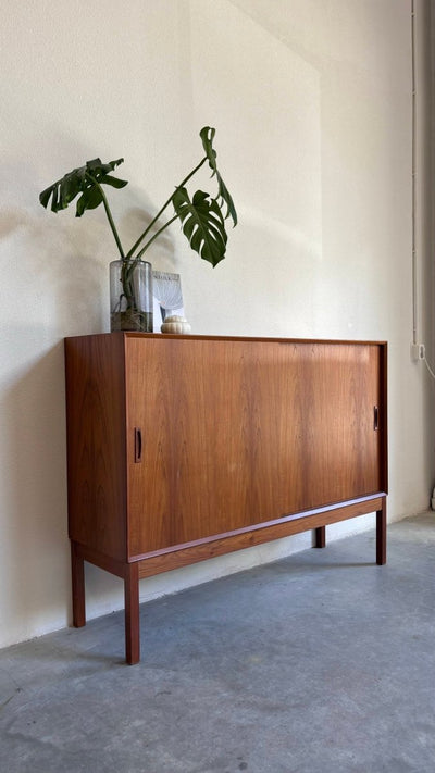 
                  
                    Highboard schuifdeuren teak - LOUI.STORE
                  
                