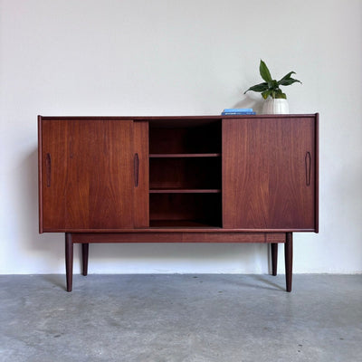 
                  
                    Highboard teak 3 deuren - LOUI.STORE
                  
                