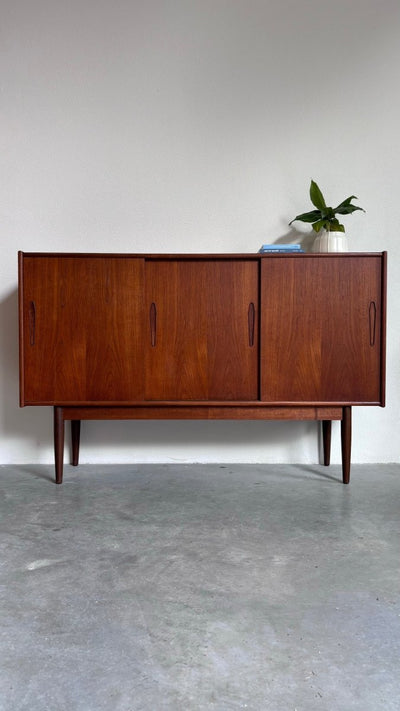 
                  
                    Highboard teak 3 deuren - LOUI.STORE
                  
                