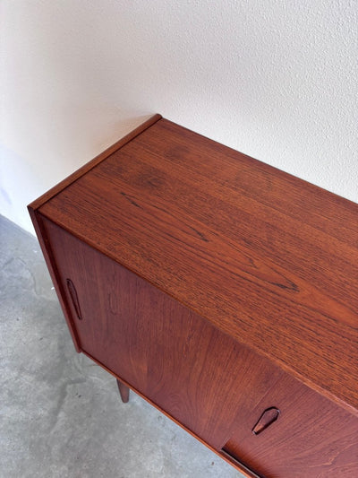 
                  
                    Highboard teak 3 deuren - LOUI.STORE
                  
                