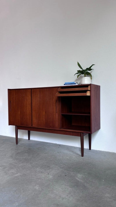 
                  
                    Highboard teak 3 deuren - LOUI.STORE
                  
                