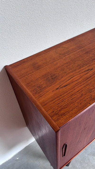 
                  
                    Highboard teak 3 deuren - LOUI.STORE
                  
                