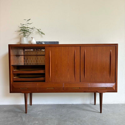 
                  
                    Highboard teak 3 schuifdeuren 4 lades - LOUI.STORE
                  
                