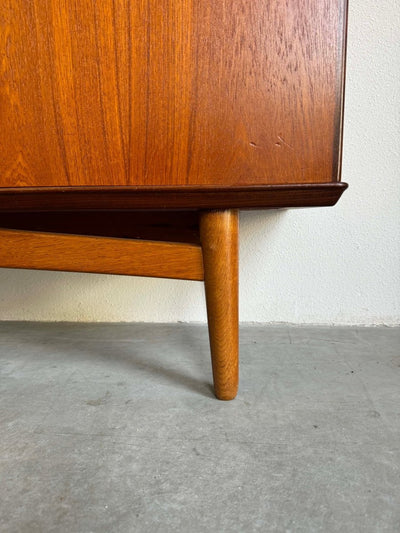 
                  
                    Highboard teak en eiken - LOUI.STORE
                  
                