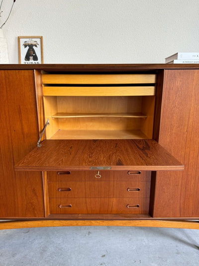 
                  
                    Highboard teak en eiken - LOUI.STORE
                  
                