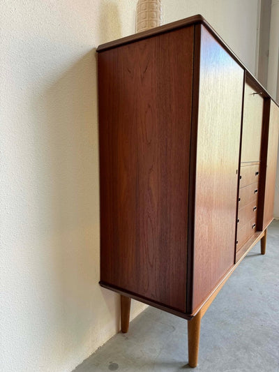 
                  
                    Highboard teak en eiken - LOUI.STORE
                  
                