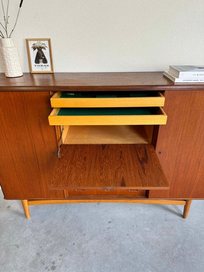 
                  
                    Highboard teak en eiken - LOUI.STORE
                  
                
