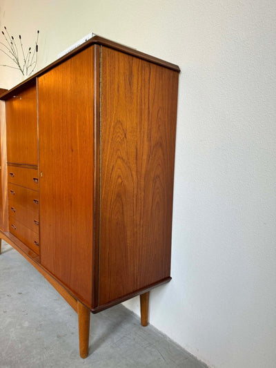 
                  
                    Highboard teak en eiken - LOUI.STORE
                  
                