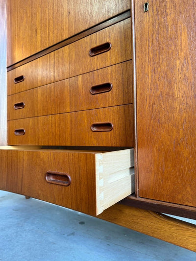 
                  
                    Highboard teak en eiken - LOUI.STORE
                  
                
