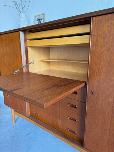 
                  
                    Highboard teak en eiken - LOUI.STORE
                  
                