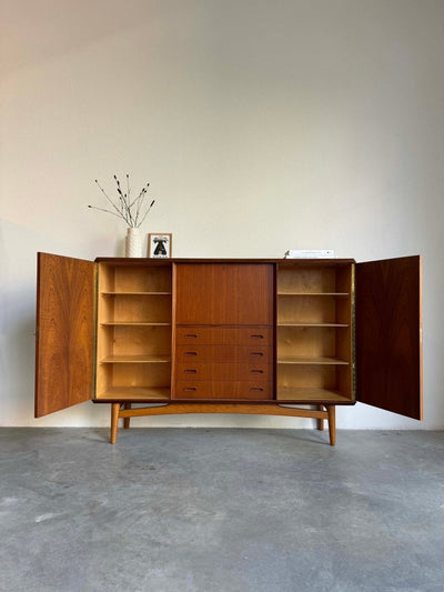 
                  
                    Highboard teak en eiken - LOUI.STORE
                  
                