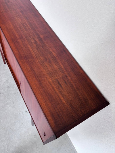
                  
                    Highboard teak klepkastje - LOUI.STORE
                  
                
