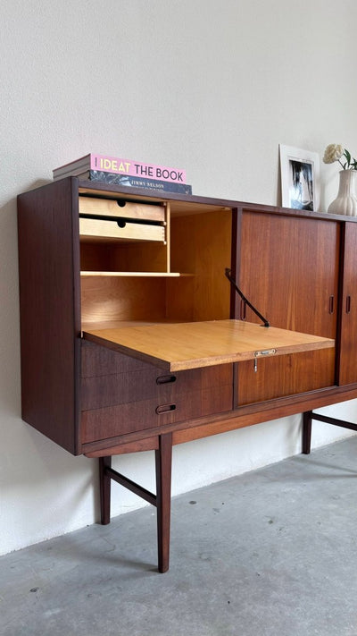 
                  
                    Highboard teak klepkastje - LOUI.STORE
                  
                