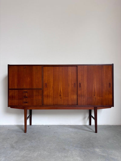 
                  
                    Highboard teak klepkastje - LOUI.STORE
                  
                