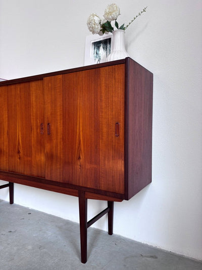 
                  
                    Highboard teak klepkastje - LOUI.STORE
                  
                